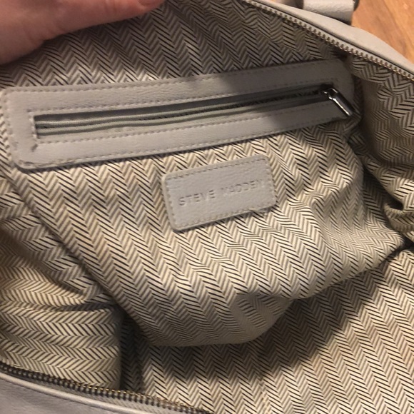 Grey Steve Madden purse - Picture 3 of 4